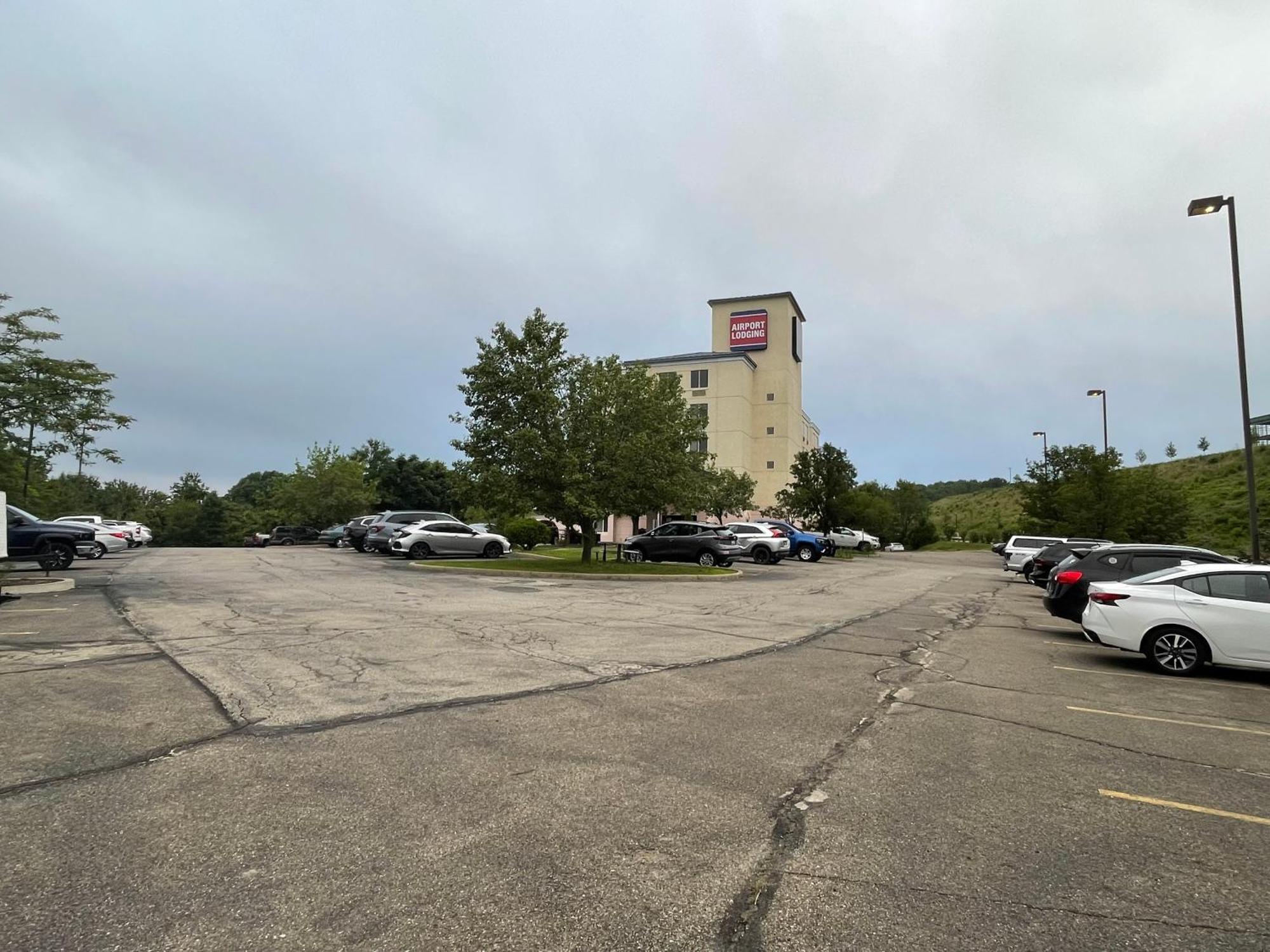 Airport Lodging Pittsburgh Airport Hotel Coraopolis Exterior photo